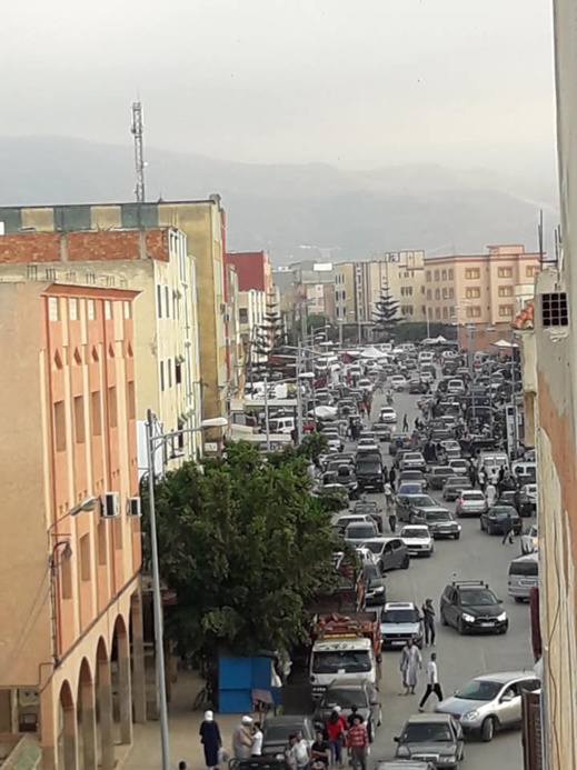 قبل يوم من العيد.. رواج تجاري كبير بكرونة ترافقه متاعب كبيرة في حركة السير والجولان