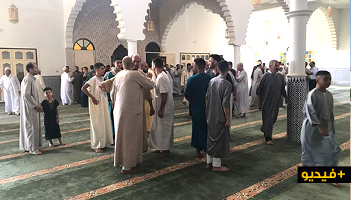 المصلون يؤدون صلاة العيد في أجواء خاشعة بمختلف مناطق تمسمان