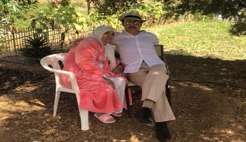 بعد غيابه طويلا عن الفايسبوك.. القيادي الريفي "العماري" يظهر مجددا برفقة والدته بمناسبة العيد بعد غيابه طويلا عن الفايسبوك.. القيادي الريفي "العماري" يظهر مجددا برفقة والدته بمناسبة العيد