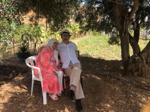 بعد غيابه طويلا عن الفايسبوك.. القيادي الريفي "العماري" يظهر مجددا برفقة والدته بمناسبة العيد بعد غيابه طويلا عن الفايسبوك.. القيادي الريفي "العماري" يظهر مجددا برفقة والدته بمناسبة العيد