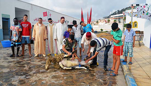 بمناسبة عيد الأضحى.. أعضاء مكتب الجمعية الخيرية الاسلامية بالناظور يدخلون الفرحة على النزلاء