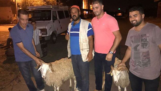 بشعار "ساهم من خيرك.. يضحي غيرك".. جمعية الصداقة المغربية بوجدة توزع اضاحي العيد على الأسر الفقيرة بشعار "ساهم من خيرك.. يضحي غيرك".. جمعية الصداقة المغربية بوجدة توزع اضاحي العيد على الأسر الفقيرة