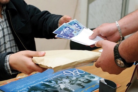 فتح تحقيق مع ضابط شرطة ضبط متلبسا بتلقي رشوة قدرها 1000 درهم فتح تحقيق مع ضابط شرطة ضبط متلبسا بتلقي رشوة قدرها 1000 درهم