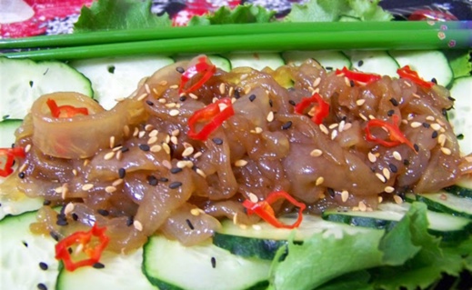 شاهد كيف تتحول قناديل البحر التي تلسع أجساد المصطافين بالريف إلى وجبات لذيذة في إسبانيا شاهد كيف تتحول قناديل البحر التي تلسع أجساد المصطافين بالريف إلى وجبات لذيذة في إسبانيا