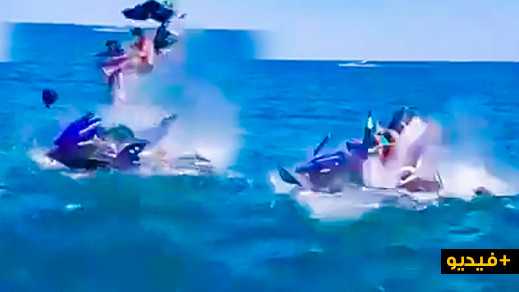 شاهدوا الفيديو.. انفجار دراجة مائية "دجيتسكي" على متنها شخص وطفل وسط شاطئ كابيلا شاهدوا الفيديو.. انفجار دراجة مائية "دجيتسكي" على متنها شخص وطفل وسط شاطئ كابيلا