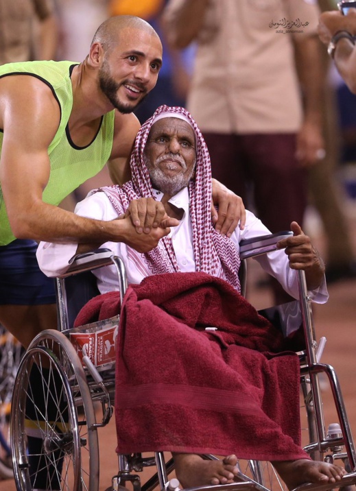 بالصور.. إنسانية الريفي أمرابط تصدّره المواقع الافتراضية وتوليه حب الجماهير السعودية بالصور.. إنسانية الريفي أمرابط تصدّره المواقع الافتراضية وتوليه حب الجماهير السعودية