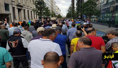 مظاهرة حاشدة يتقدمها والد الزفزافي وسط "بروكسيل" تهتف بالحرية لمعتقلي حراك الريف مظاهرة حاشدة يتقدمها والد الزفزافي وسط "بروكسيل" تهتف بالحرية لمعتقلي حراك الريف