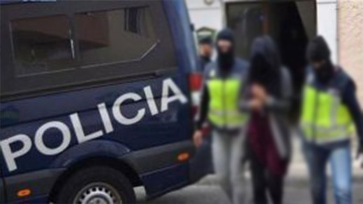 السلطات الإسبانية ترحل مغربيا متورط في الإرهاب وتمنع دخوله للأراضي الأوروبية لمدة 10سنوات السلطات الإسبانية ترحل مغربيا متورط في الإرهاب وتمنع دخوله للأراضي الأوروبية لمدة 10سنوات