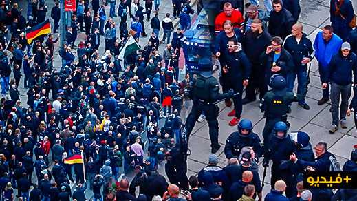 الآلاف من اليمين المتطرف يتظاهرون ضد المهاجرين في ألمانيا الآلاف من اليمين المتطرف يتظاهرون ضد المهاجرين في ألمانيا