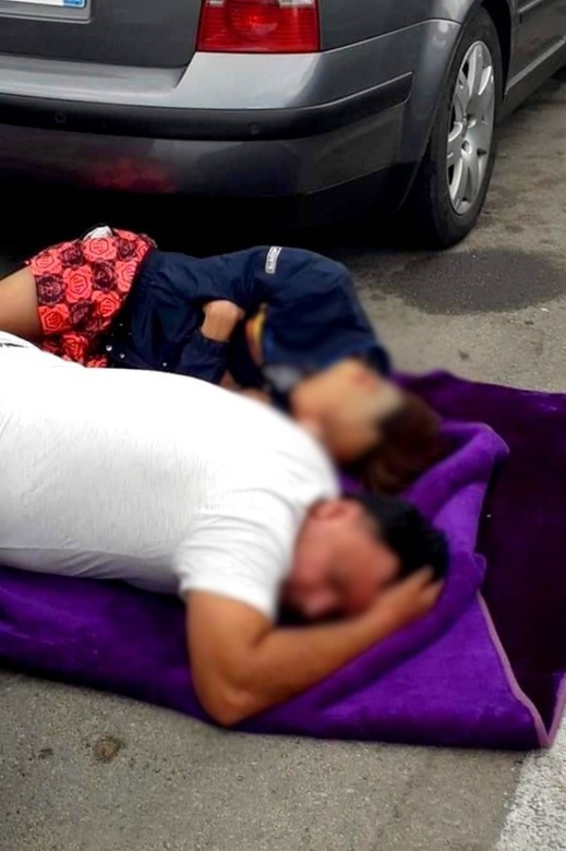 بالصور.. مغاربة العالم يفترشون الأرض بميناء طنجة المتوسط وبوليف : سنحاسب المتقاعسين بالصور.. مغاربة العالم يفترشون الأرض بميناء طنجة المتوسط وبوليف : سنحاسب المتقاعسين