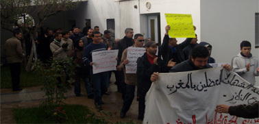 معطلو الناظور ينظمون وقفة احتجاجية واعتصام داخل جماعة أركمان معطلو الناظور ينظمون وقفة احتجاجية واعتصام داخل جماعة أركمان