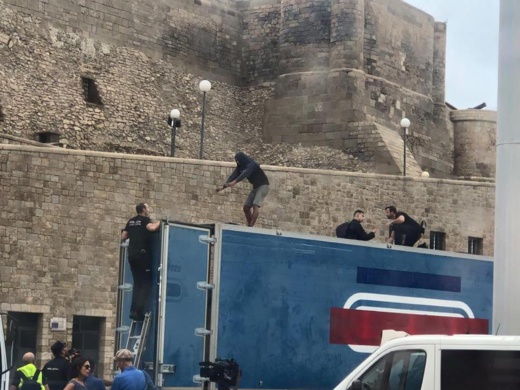 بالصور.. إحباط محاولة تسلل مجموعة من القاصرين الى آليات مدينة الملاهي العائدة الى إسبانيا بالصور.. إحباط محاولة تسلل مجموعة من القاصرين الى آليات مدينة الملاهي العائدة الى إسبانيا