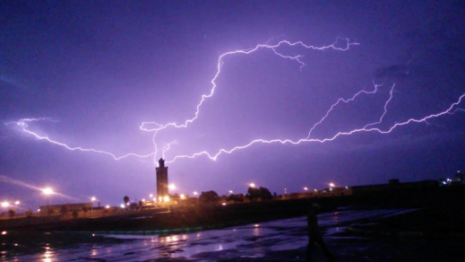 أمطار عاصفية محليا قوية اليوم الثلاثاء وغدا الأربعاء في العديد من أقاليم المملكة أمطار عاصفية محليا قوية اليوم الثلاثاء وغدا الأربعاء في العديد من أقاليم المملكة