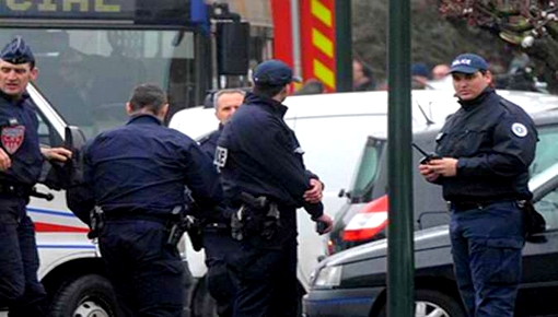 توقيف شخص صاح "الله أكبر" وحاول دهس عشرات المواطنين بسيارته جنوب فرنسا توقيف شخص صاح "الله أكبر" وحاول دهس عشرات المواطنين بسيارته جنوب فرنسا
