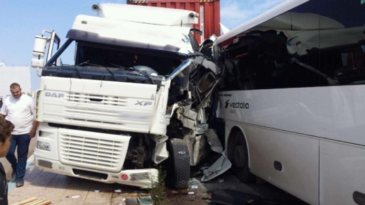 شاهدوا.. أول حادثة سير خطيرة لطوبيس الناظور الجديد قرب مرجان شاهدوا.. أول حادثة سير خطيرة لطوبيس الناظور الجديد قرب مرجان