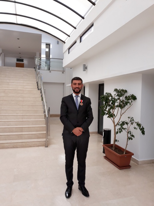 صور.. الملك محمد السادس يوشح إبن الحسيمة الأستاذ هشام الفقيه بوسام الإستحقاق الوطني صور.. الملك محمد السادس يوشح إبن الحسيمة الأستاذ هشام الفقيه بوسام الإستحقاق الوطني