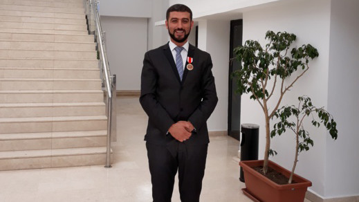 الأستاذ هشام الفقيه يكشف ل"ناظورسيتي" ما دار بينه وبين الملك خلال توشحيه بوسام الإستحقاق الوطني الأستاذ هشام الفقيه يكشف ل"ناظورسيتي" ما دار بينه وبين الملك خلال توشحيه بوسام الإستحقاق الوطني