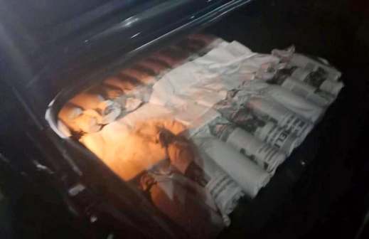 جمارك بني أنصار تحجز كمية مهمة من "الويسكي" في سيارة قادمة من مليلية جمارك بني أنصار تحجز كمية مهمة من "الويسكي" في سيارة قادمة من مليلية