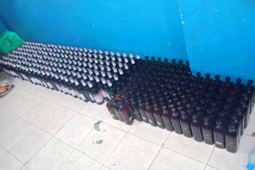 جمارك بني أنصار تحجز كمية مهمة من "الويسكي" في سيارة قادمة من مليلية جمارك بني أنصار تحجز كمية مهمة من "الويسكي" في سيارة قادمة من مليلية