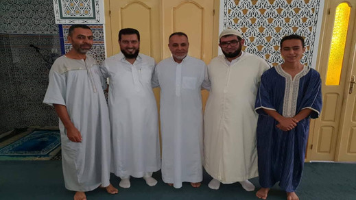 بعد توقفه عن الغناء.. الفنان سعيد ماريواري يظهر في الناظور رفقة الخطيب محمد بونيس بعد توقفه عن الغناء.. الفنان سعيد ماريواري يظهر في الناظور رفقة الخطيب محمد بونيس
