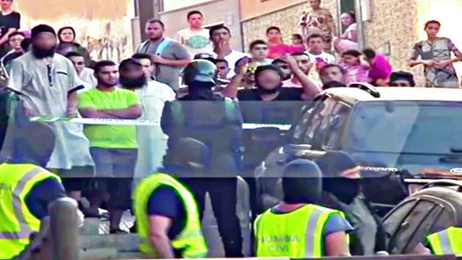 ثلاثة سنوات ونصف سجنا لشابين إحتجا على الشرطة خلال عملية لمكافحة الإرهاب بمليلية ثلاثة سنوات ونصف سجنا لشابين إحتجا على الشرطة خلال عملية لمكافحة الإرهاب بمليلية