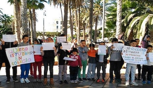 رفض السماح لعشرات الأطفال المغاربة بولوج المدارس بمليلية المحتلة رفض السماح لعشرات الأطفال المغاربة بولوج المدارس بمليلية المحتلة