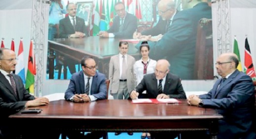 العثماني يشرف بالحسيمة على توقيع اتفاقية لاحداث 220 ألف منصب شغل