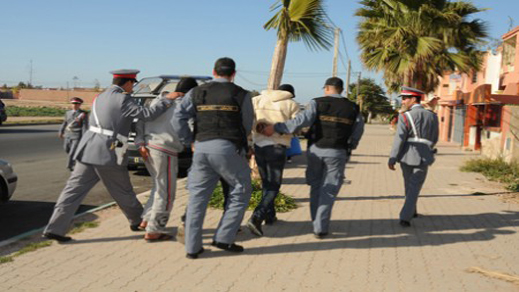 الإطاحة بعنصرين خطيرين ينشطان في مجال السطو و السرقة بجماعة أركمان الإطاحة بعنصرين خطيرين ينشطان في مجال السطو و السرقة بجماعة أركمان