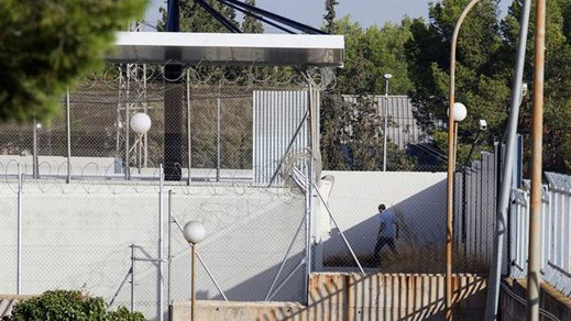 قاصر من تمسمان يواجه الترحيل من إسبانيا رغم تقديمه وثيقة تبين عدم بلوغه سن الرشد القانوني قاصر من تمسمان يواجه الترحيل من إسبانيا رغم تقديمه وثيقة تبين عدم بلوغه سن الرشد القانوني