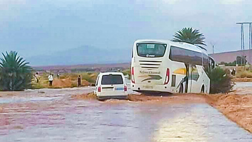 بالصور.. حافلة إنطلقت من الناظور كادت أن تجرفها مياه الأمطار قبل وصولها الى وجهتها بالصور.. حافلة إنطلقت من الناظور كادت أن تجرفها مياه الأمطار قبل وصولها الى وجهتها