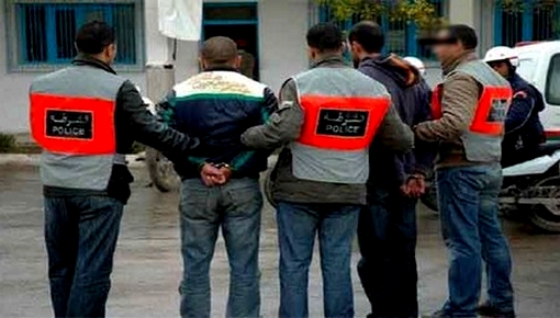 اعتقال 3 نصابين أحدهم "مخازني" ينشطون ضمن شبكة للهجرة السرية اعتقال 3 نصابين أحدهم "مخازني" ينشطون ضمن شبكة للهجرة السرية