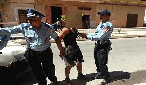 أمن الناظور يلقي القبض على لص يحترف سرقة المنازل والمحلات التجارية أمن الناظور يلقي القبض على لص يحترف سرقة المنازل والمحلات التجارية