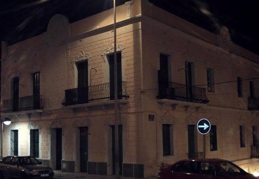 هذا هو المنزل الذي عاش فيه المجاهد الخطابي بـ"مليلية" إبان الاستعمار الإسباني للريف هذا هو المنزل الذي عاش فيه المجاهد الخطابي بـ"مليلية" إبان الاستعمار الإسباني للريف