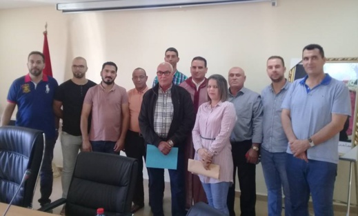 غياب 19 مستشارا يؤجل دورة أكتوبر بسلوان.. والرئيس يؤكد تشبثه بمنصبه غياب 19 مستشارا يؤجل دورة أكتوبر بسلوان.. والرئيس يؤكد تشبثه بمنصبه