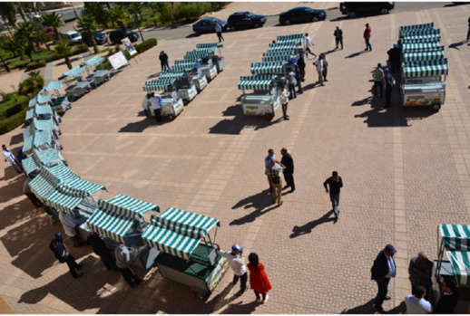 بعد شهور من مطالبة حراك "الفحم" بـ"بديل اقتصادي".. عمالة جرادة توزع 150 "كروسة" على الباعة المتجولين بعد شهور من مطالبة حراك "الفحم" بـ"بديل اقتصادي".. عمالة جرادة توزع 150 "كروسة" على الباعة المتجولين