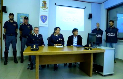 بالصور.. إيطاليا تفكك عصابة لسرقة السيارات الفاخرة يديرها 4 مغاربة وبحوزتهم أجهزة متطورة بالصور.. إيطاليا تفكك عصابة لسرقة السيارات الفاخرة يديرها 4 مغاربة وبحوزتهم أجهزة متطورة