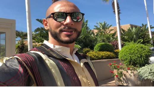 أمرابط يطل على جمهوره بـ "الجلابة" المغربية يوما قبل مباراة الأسود وجزر القمر أمرابط يطل على جمهوره بـ "الجلابة" المغربية يوما قبل مباراة الأسود وجزر القمر
