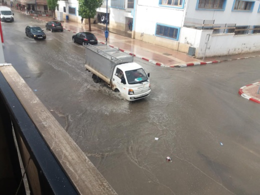 بالصور.. شوارع الحسيمة تتحول الى سيول جارفة بعد تساقطات مطرية متوسطة عرفتها المدينة بالصور.. شوارع الحسيمة تتحول الى سيول جارفة بعد تساقطات مطرية متوسطة عرفتها المدينة