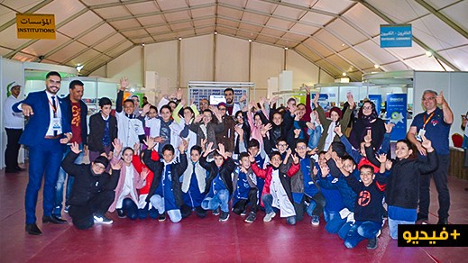 أطفال يستفيدون من ورشات متنوعة على هامش الدورة الثانية من معرض الكتاب المغاربي بوجدة أطفال يستفيدون من ورشات متنوعة على هامش الدورة الثانية من معرض الكتاب المغاربي بوجدة