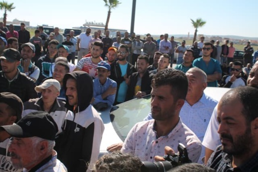 أبرشان يثور في وجه مندوب الصيد ويقود إحتجاجا للصيادين أمام المندوبية 