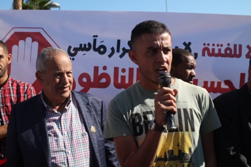 أبرشان يثور في وجه مندوب الصيد ويقود إحتجاجا للصيادين أمام المندوبية أبرشان يثور في وجه مندوب الصيد ويقود إحتجاجا للصيادين أمام المندوبية