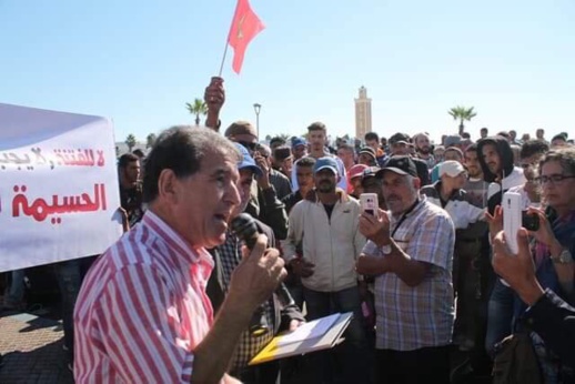 أبرشان يثور في وجه مندوب الصيد ويقود إحتجاجا للصيادين أمام المندوبية أبرشان يثور في وجه مندوب الصيد ويقود إحتجاجا للصيادين أمام المندوبية