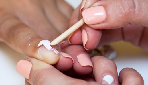 دراسة جديدة: طلاء الأظافر يسبب العقم والسرطان دراسة جديدة: طلاء الأظافر يسبب العقم والسرطان