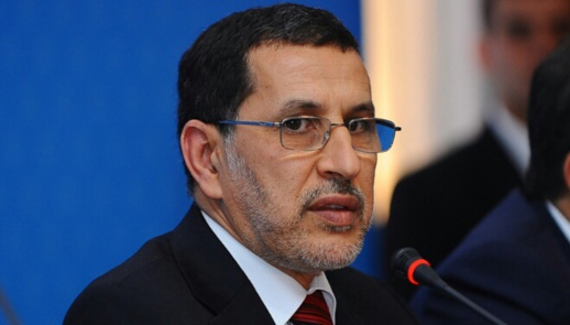 رئيس الحكومة يلزم الإدارات العمومية باستعمال الامازيغية أو العربية رئيس الحكومة يلزم الإدارات العمومية باستعمال الامازيغية أو العربية