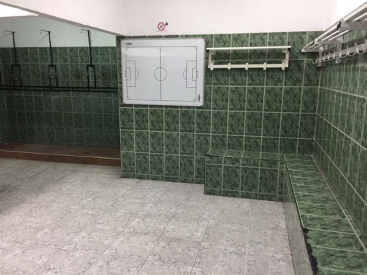 إقبال كبير على شراء تذاكر مباراة ريال مدريد ومليلية والفريق المحلي يجري تغييرات بغرفة الملابس إقبال كبير على شراء تذاكر مباراة ريال مدريد ومليلية والفريق المحلي يجري تغييرات بغرفة الملابس