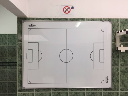 إقبال كبير على شراء تذاكر مباراة ريال مدريد ومليلية والفريق المحلي يجري تغييرات بغرفة الملابس إقبال كبير على شراء تذاكر مباراة ريال مدريد ومليلية والفريق المحلي يجري تغييرات بغرفة الملابس