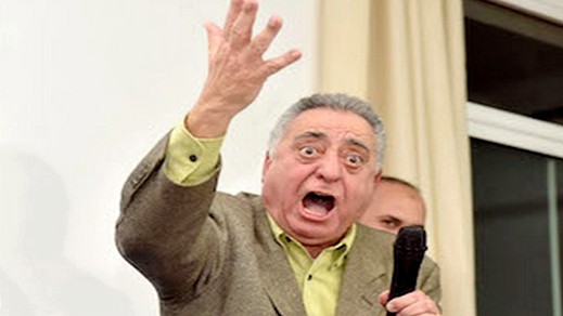 المحامي "زيان" يكشف علاقة شركة "رونو" بالساعة الإضافية المحامي "زيان" يكشف علاقة شركة "رونو" بالساعة الإضافية