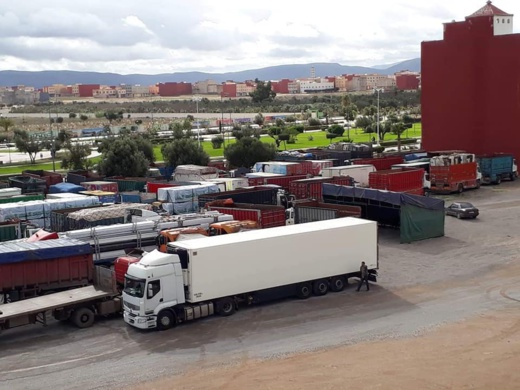 تمديد مدة إضراب سائقي الشاحنات يستنفر السلطات الأمنية بالعروي تمديد مدة إضراب سائقي الشاحنات يستنفر السلطات الأمنية بالعروي