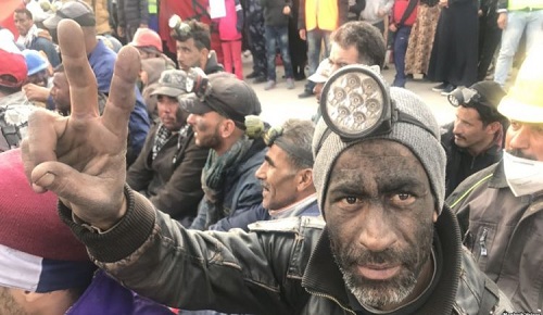 تفاصيل جلسة محاكمة 19 من معتقلي "حراك الفحم" بجرادة.. احتجاج العائلات ومطالب الدفاع تفاصيل جلسة محاكمة 19 من معتقلي "حراك الفحم" بجرادة.. احتجاج العائلات ومطالب الدفاع