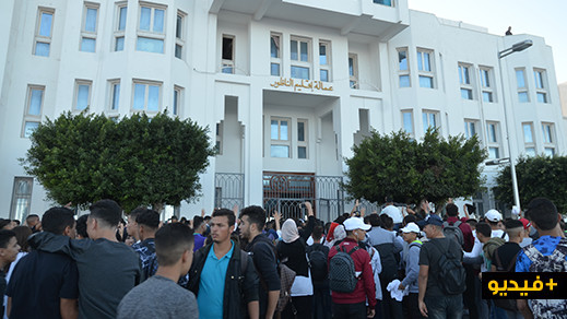 تلاميذ المؤسسات التعليمية بالناظور يواصلون إحتجاجتهم لـ"إسقاط الساعة الجديدة" وعامل الإقليم يتدخل تلاميذ المؤسسات التعليمية بالناظور يواصلون إحتجاجتهم لـ"إسقاط الساعة الجديدة" وعامل الإقليم يتدخل